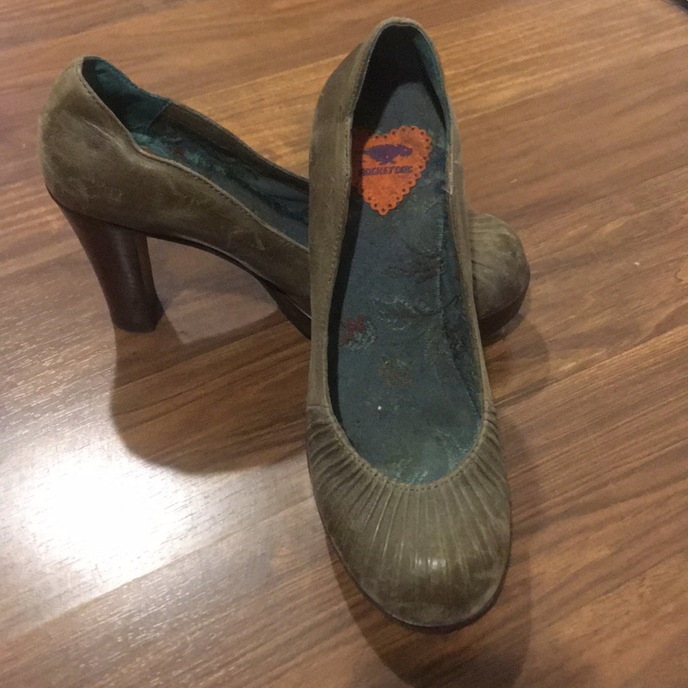 Vintage looking heels